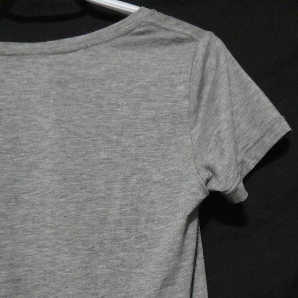 NOLLIE medium V-neck tee, EUC - Picture 9 of 10